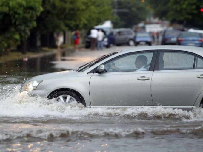 ¿Qué autopartes revisar después de pasar por una inundación?